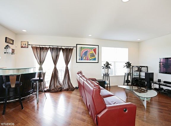 3rd image of 435 Town Center Blvd #435
