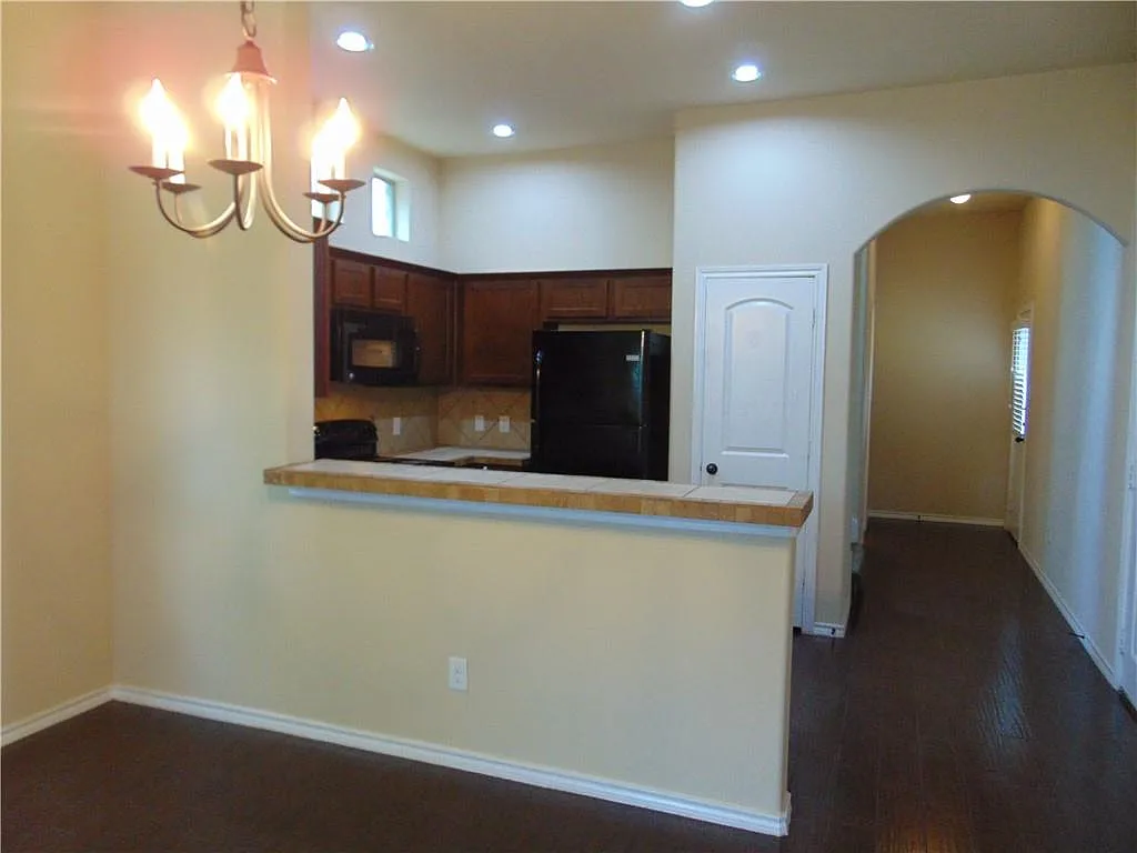 3 bed, 2.5 bath, 1463 sqft, $1,650 — Photo 4
