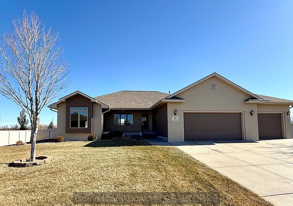 1st image of 221 Ponderosa Dr