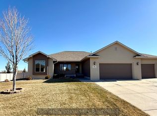 221 Ponderosa Dr, Grand Island, NE 68803
