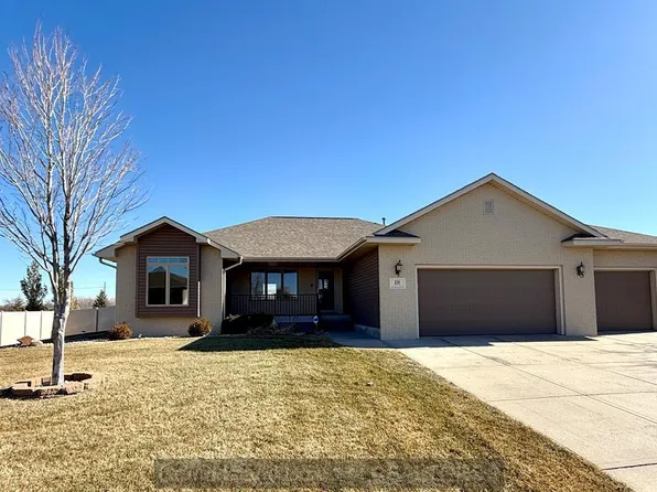 221 Ponderosa Dr, Grand Island, NE 68803