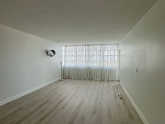 3rd image of 1351 NE Miami Gardens Dr APT 1412E