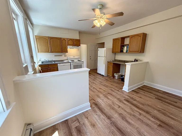 1010 Cambridge St — Photo 8