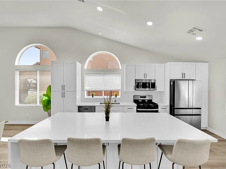 2560 Sundew Ave — Photo 38