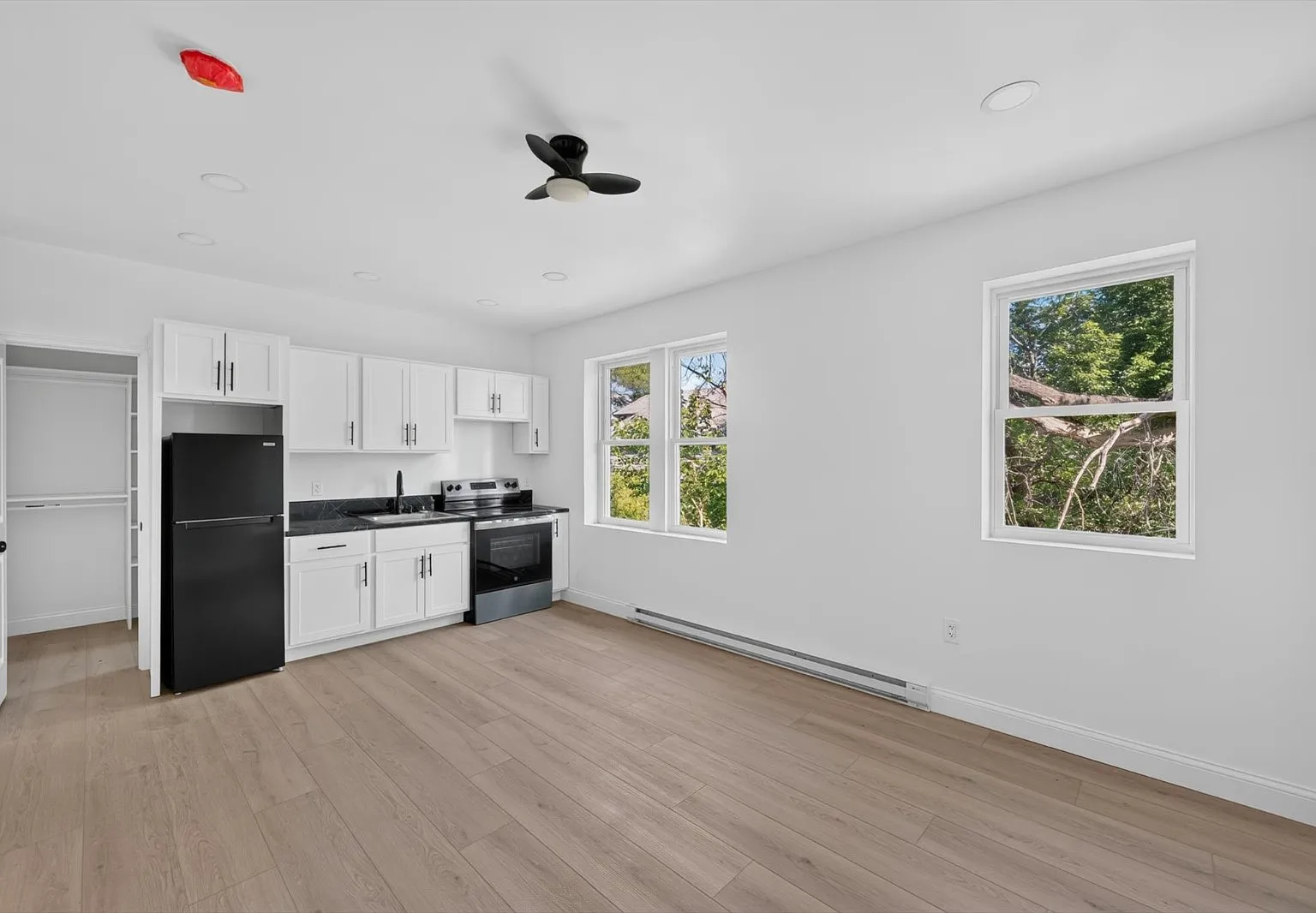 Studio, 1.0 bath, 500 sqft, $799 — Photo 3
