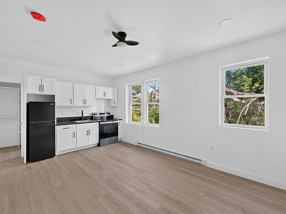 3rd image of 1140 Ashland St #3