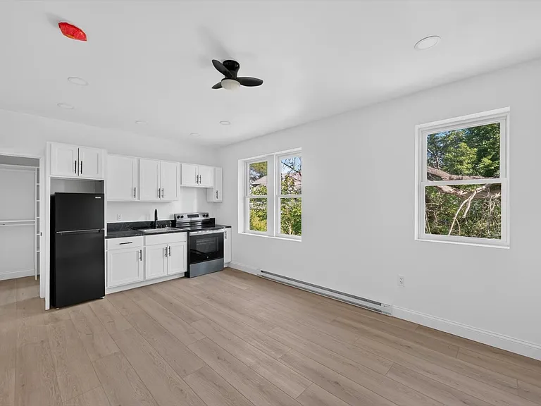 1140 Ashland St #3 — Photo 3