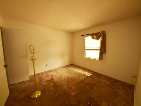 5th image of 10925 Hunter Trail Ln