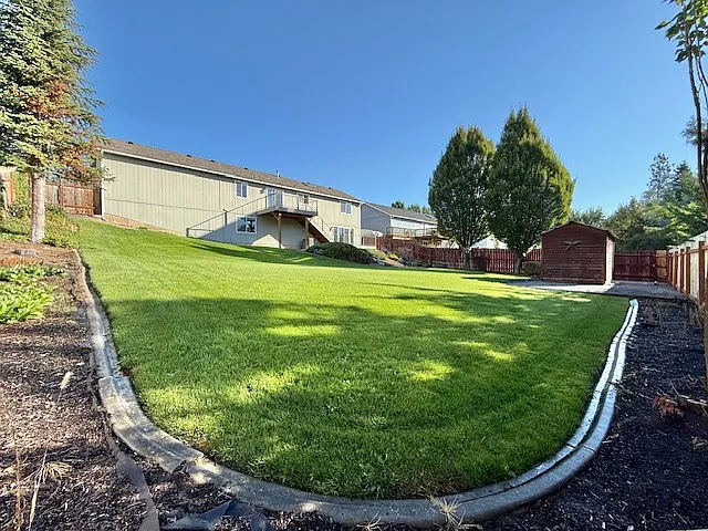 814 E Country Hill Ct — Photo 2