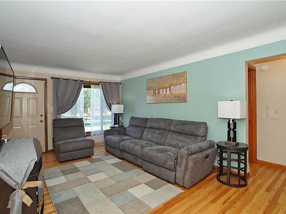 4th image of 1653 Gilbert Dr