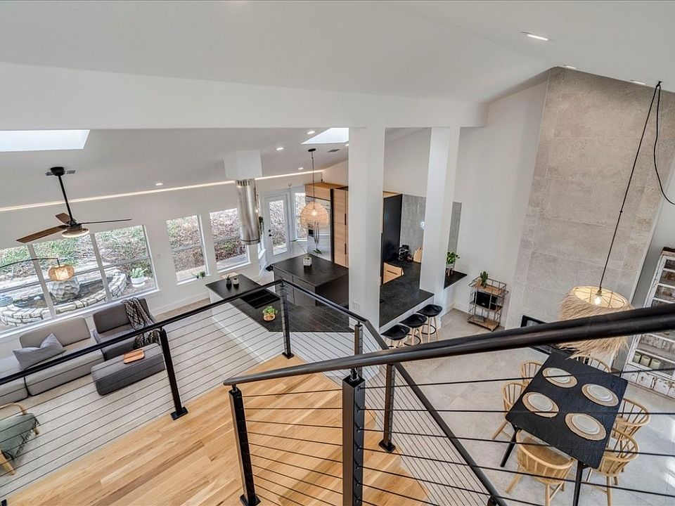 2nd image of 203 Golf Crest Ln