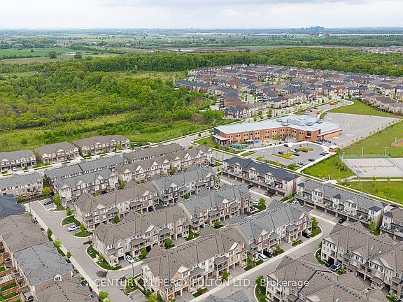 4th image of 386 Alderwood Cmn