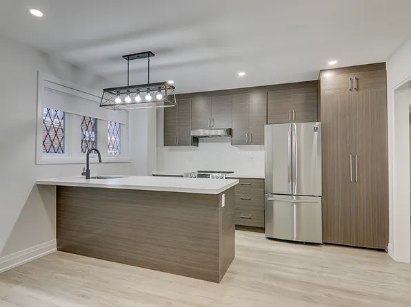 2520 Bloor St W #18, Toronto, ON M6S 1R8