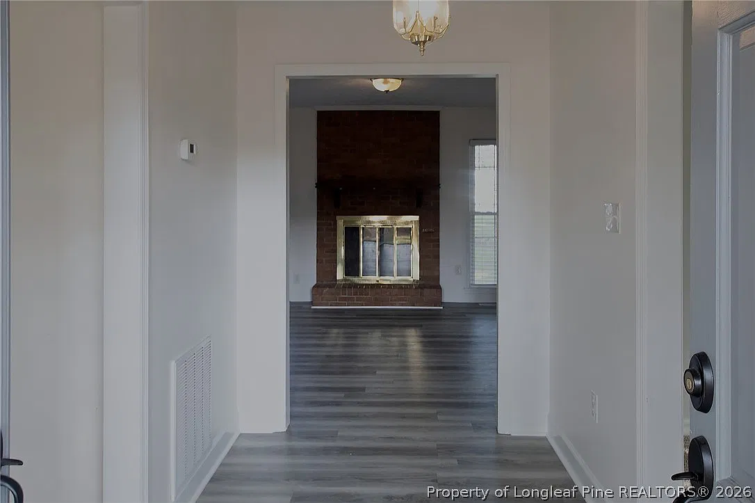 3 bed, 2.0 bath, 2116 sqft, $2,300 — Photo 4