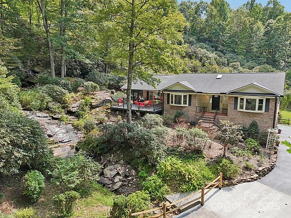 2nd image of 439 Deerhaven Ln
