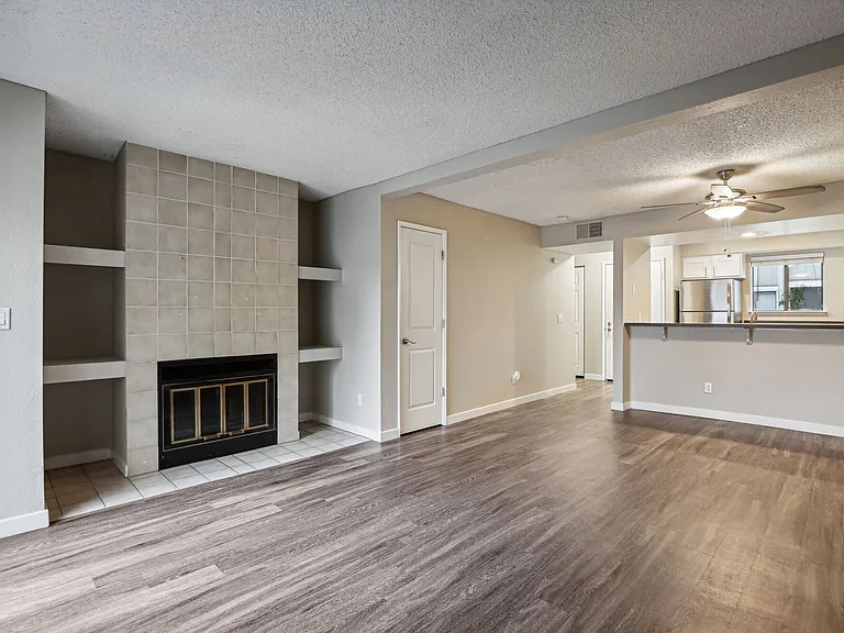 Ellington Apartments — Photo 30