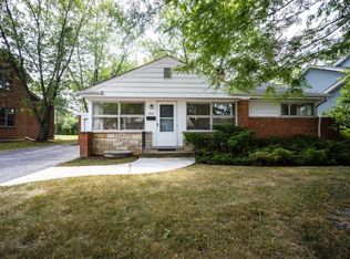 1949 Milton Ave, Northbrook, IL