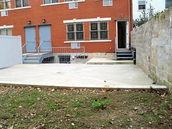 3rd image of 2536 38th St APT 1R