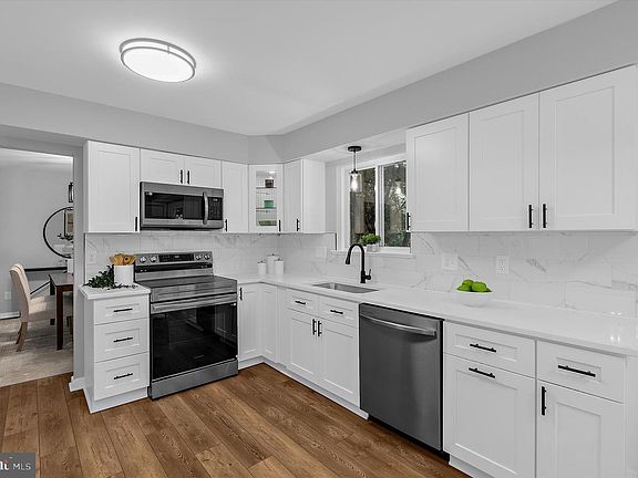 5th image of 3909 Thoroughbred Ln