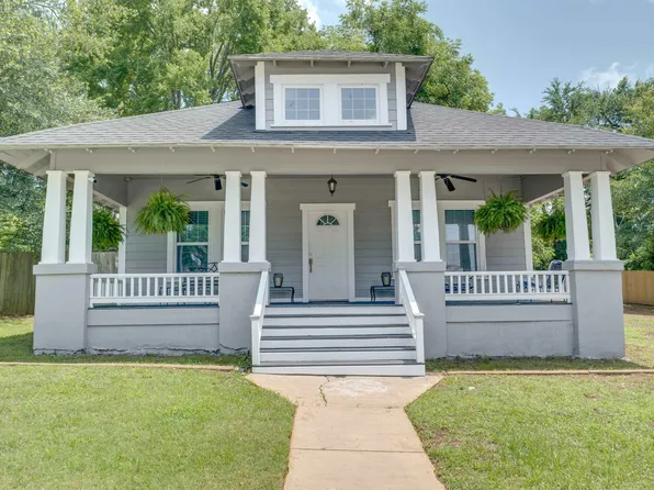 518 E Reagan St, Palestine, TX 75801