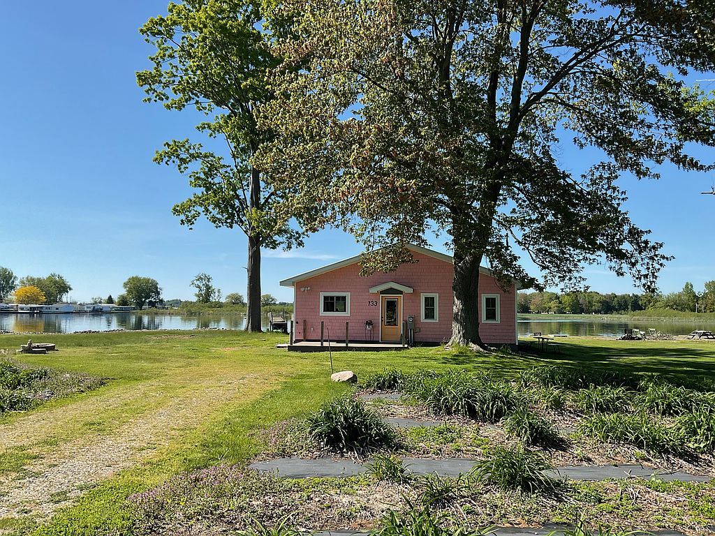 133 Chipman Ln - Property Image