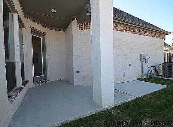 2nd image of 812 Lake Vista Pl