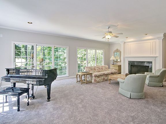 5th image of 1207 Meadowbrook Ln