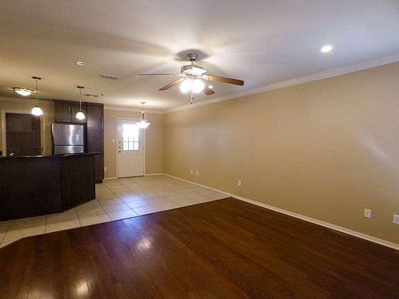 2nd image of 701 Hackberry Ave