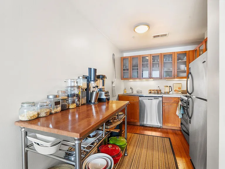 222 Montgomery St #3H — Photo 16