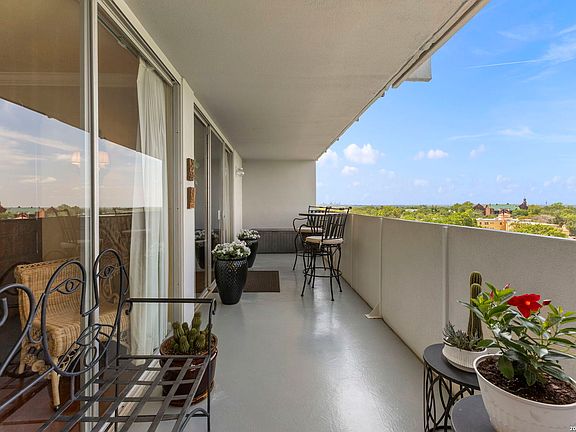 4th image of 7039 San Pedro Ave #708