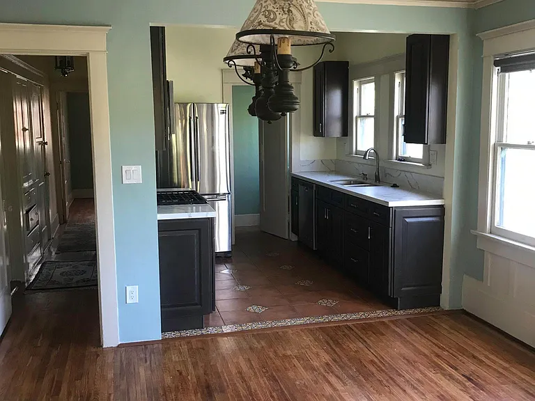 2703 Kenwood Ave — Photo 17