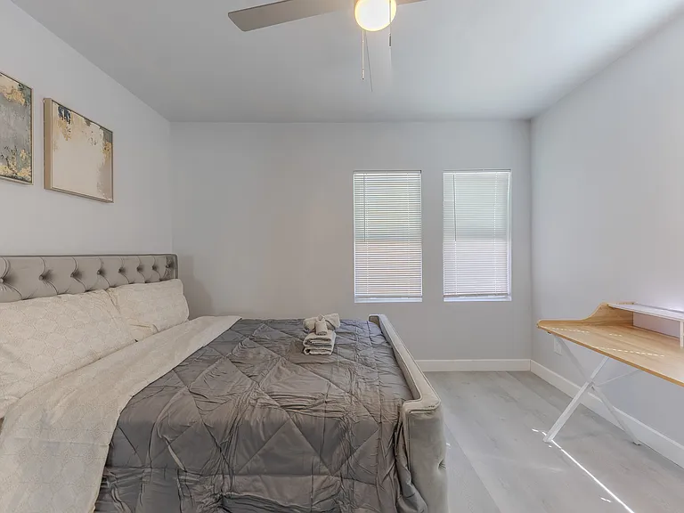 2461 Saint Pierre Ave — Photo 29