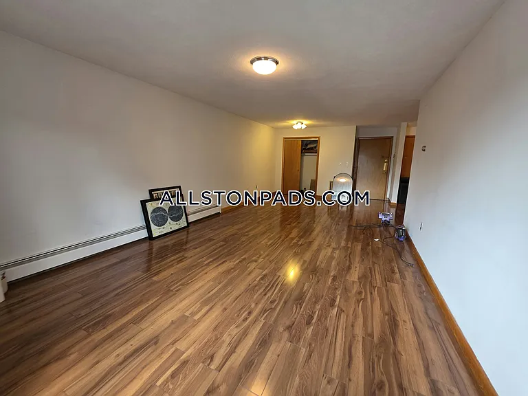 28 Brentwood St #7 — Photo 7