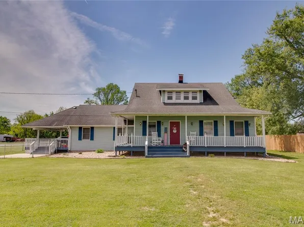944 Albers Ln, Bethalto, IL 62010