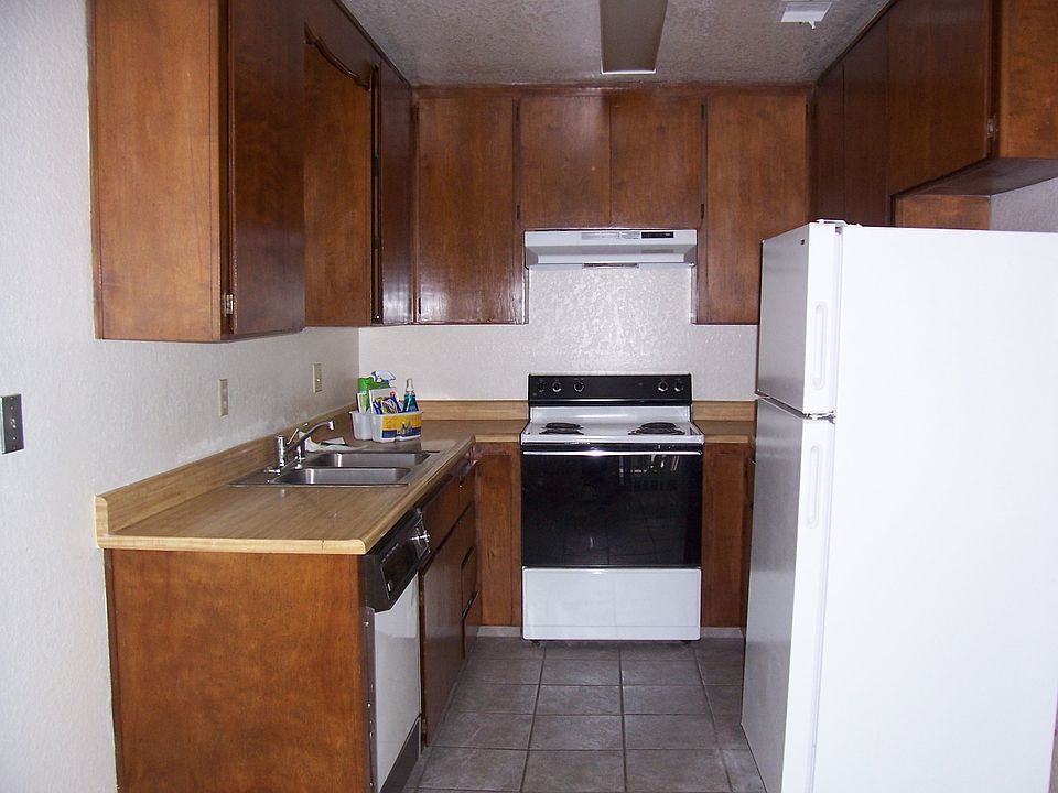 2nd image of 2925 Sunset Way APT 1