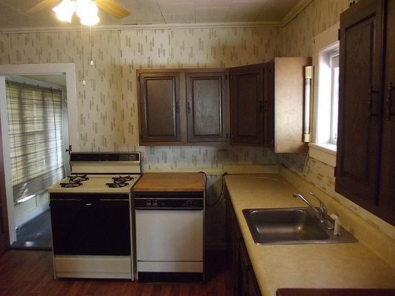 3rd image of 29 W Water St
