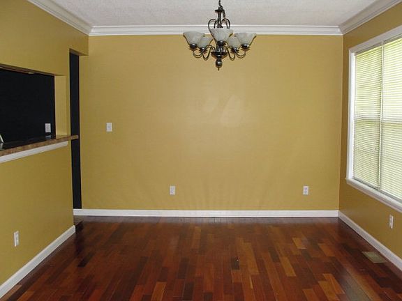 4th image of 411 Dandelion Cir