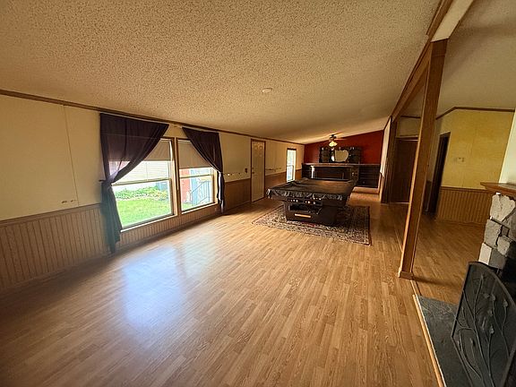 3rd image of 2136 Hillview Dr