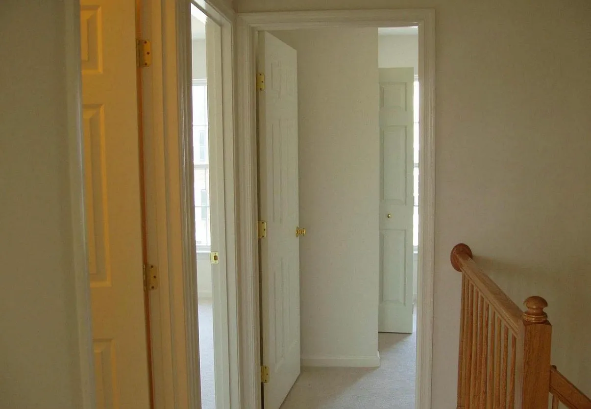 3 bed, 2221 sqft, $3,900 — Photo 3