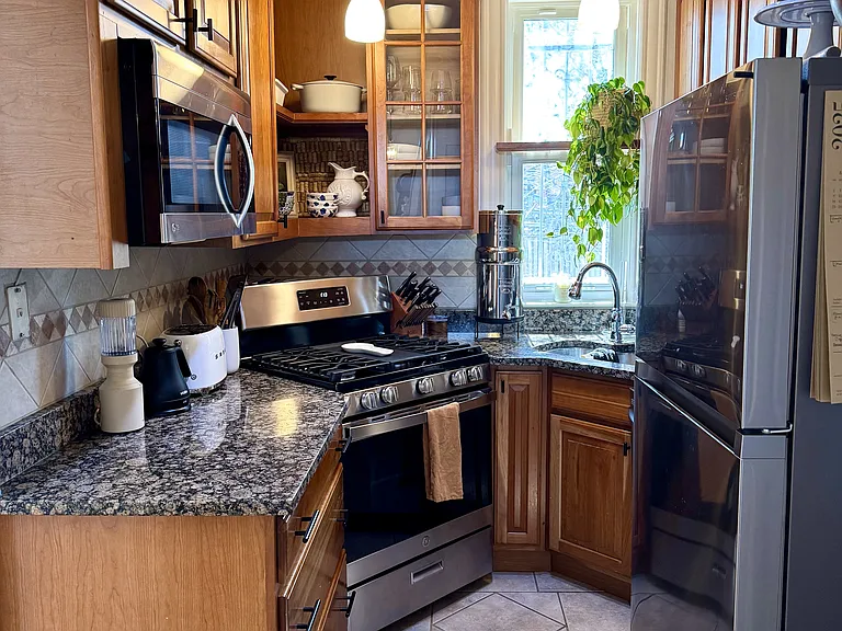 1389 D St NE — Photo 8