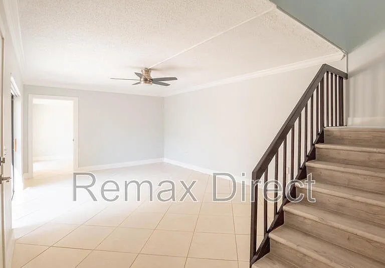 1700 Embassy Dr #305 — Photo 3