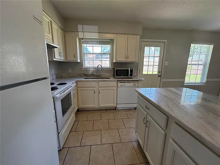6626 Woodside Ct E — Photo 10