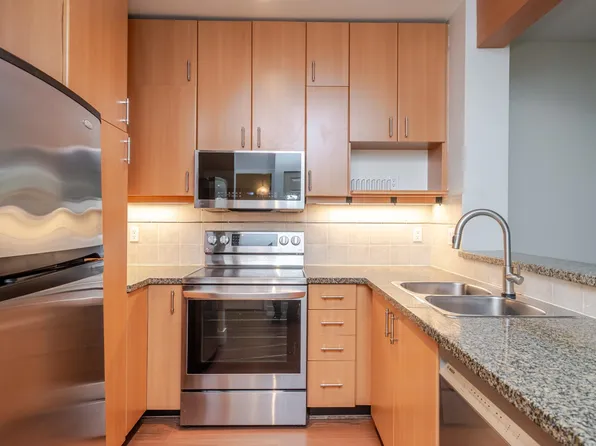 580 Raven Woods Dr #204, Burrard Inlet 3, BC V7G 2T3