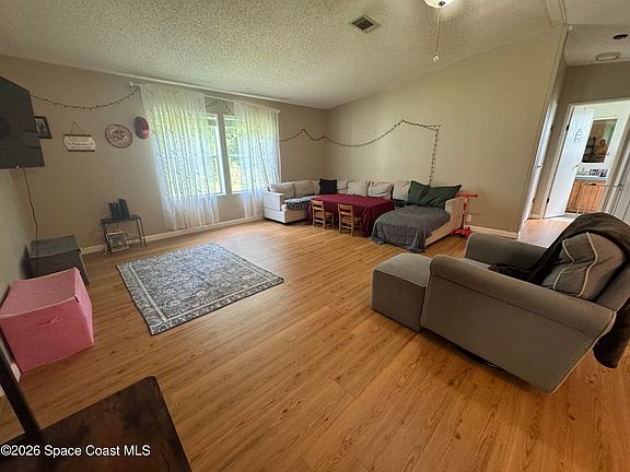 5th image of 4773 Cambridge Dr