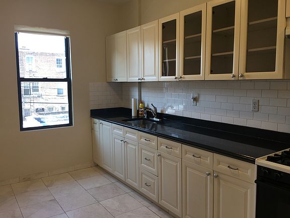 2nd image of 2840 36th St