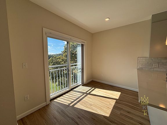 4th image of 458 Washington St #307