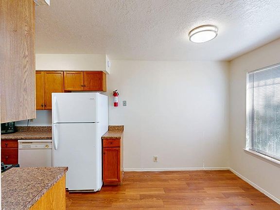 5th image of 3609 Wellesley Dr NE