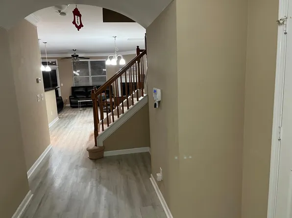 1061 Remington Oaks Cir, Cary, NC 27519