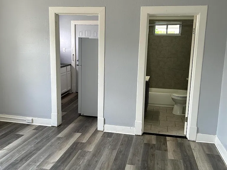 956 S Floyd St #4 — Photo 4