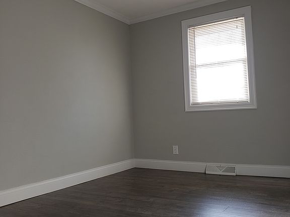 3rd image of 1116 S Lee Ave